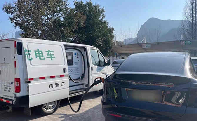 舞钢汽车搭电